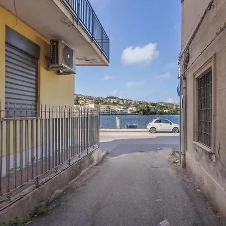 Ganzirri Apartament